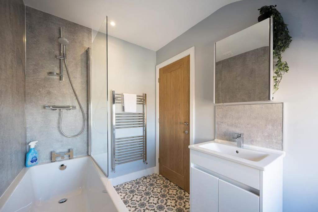 Lettered Board Apartments 1, 2 & 3 بيكرينغ المظهر الخارجي الصورة